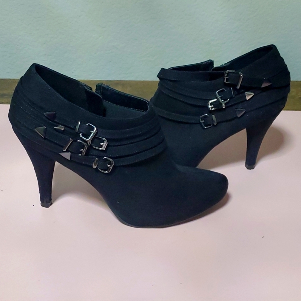 Xappeal Woman's Black Ankle Booties, Size 10